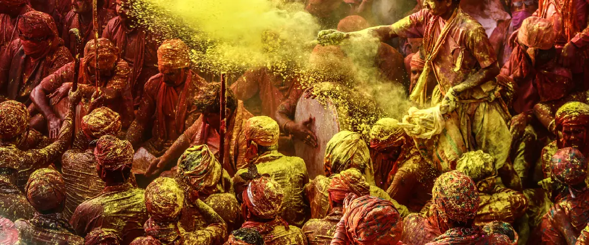 holi celebration in varanasi