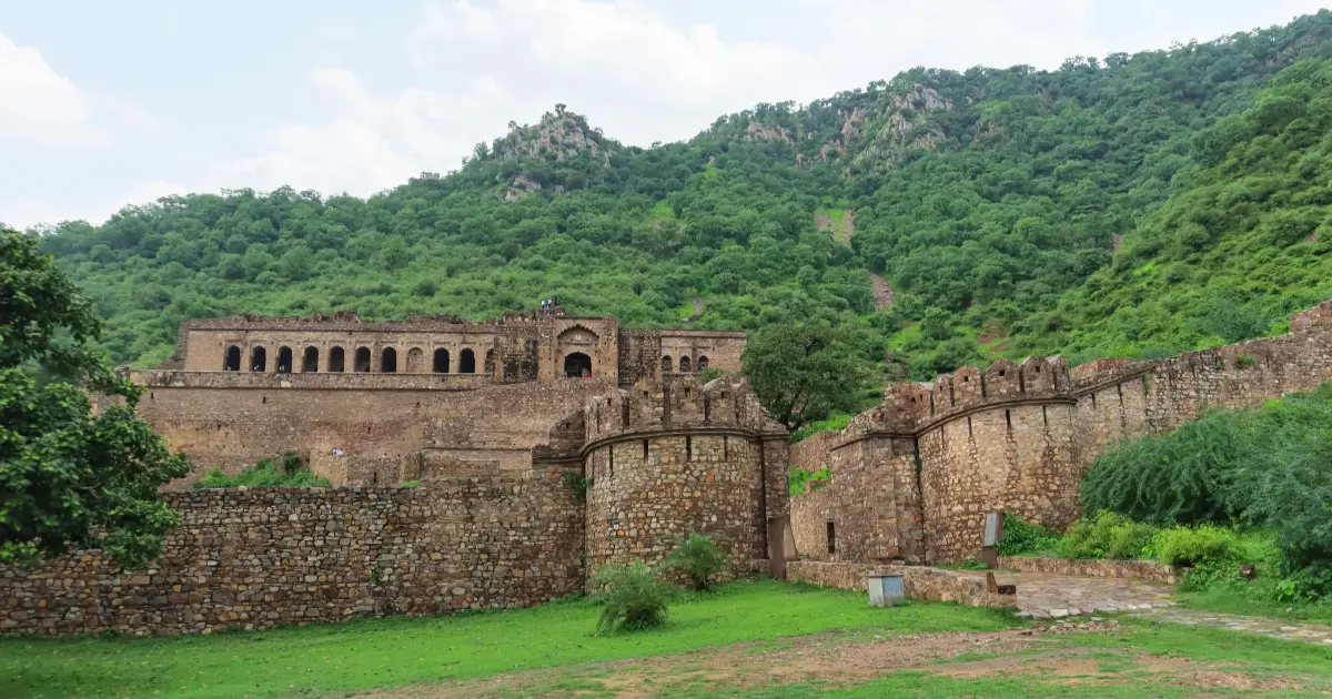 top-10-bhangarh-fort