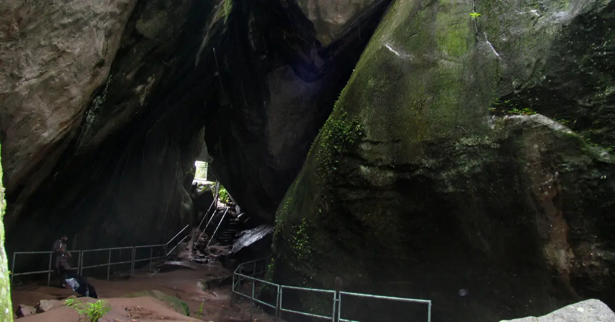 edakkal caves in wayanad